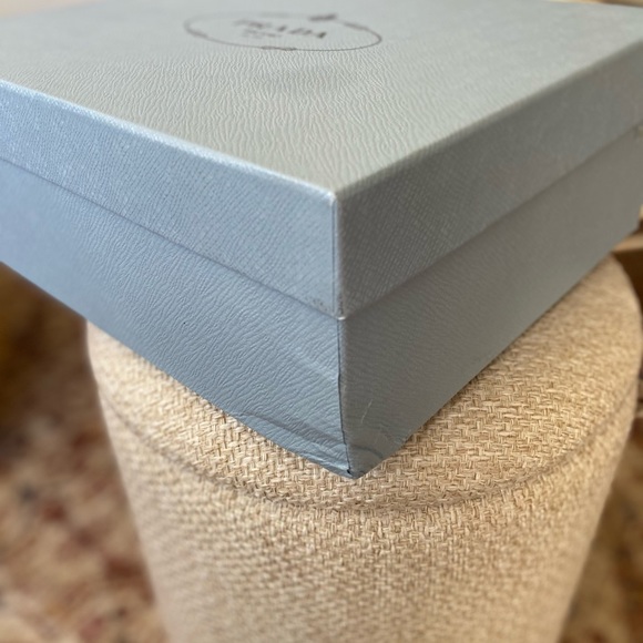 Gorgeous Red triple strap Prada pump - Picture 4 of 8